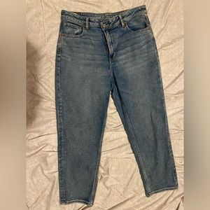 AE American Eagle distressed stretch highest rise mom jeans SHORT